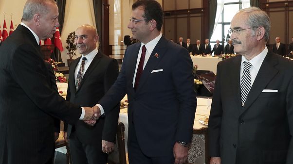 Seçim anketi: İmamoğlu cumhurbaşkanlığı yarışında Erdoğan'a yaklaşık 5 puan fark attı Seçim anketi: İmamoğlu cumhurbaşkanlığı yarışında Erdoğan'a yaklaşık 5 puan fark attı