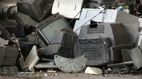 Eine Deponie voller Elektroschrott, der recyclet wird Eine Deponie voller Elektroschrott, der recyclet wird