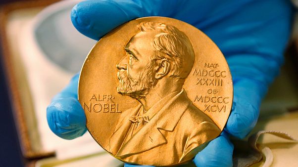 Nobel Edebiyat Ödülü komitesinin iki dış üyesi istifa etti Nobel Edebiyat Ödülü komitesinin iki dış üyesi istifa etti
