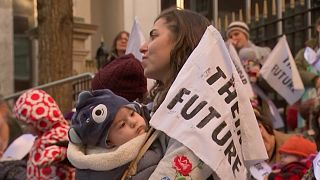 Mães manifestam-se em Londres contra alterações climáticas