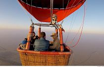 Ballonfahrt in Dubai: "Fliegen" mit Falken in der Wüste 