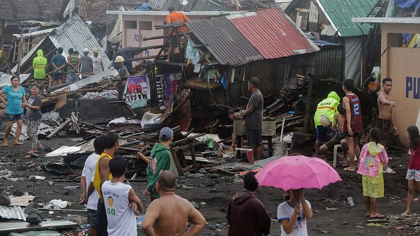 Filipinler'de tayfun alarmı Filipinler'de tayfun alarmı
