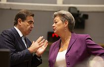 O grego Margaritis Schinas e a sueca Ylva Johansson vão trabalhar juntos na Comissão