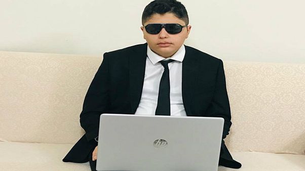 Görme engelli gazeteci Arat: 'Engelliler cezaevinde engelsizlerin merhametine terk ediliyor' Görme engelli gazeteci Arat: 'Engelliler cezaevinde engelsizlerin merhametine terk ediliyor'