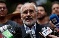 Carlos Mesa, candidato de la oposición boliviana, habla con los medios de comunicación durante una conferencia de prensa en La Paz, Bolivia, el 10 de noviembre de 2019.