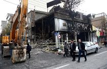 İran'da hükümet karşıtı eylemlerde binalar ateşe verildi