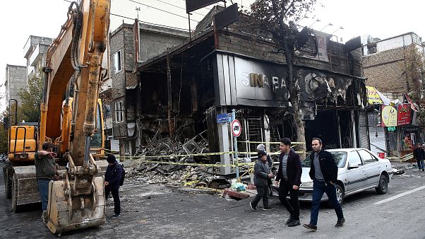 İran'da hükümet karşıtı eylemlerde binalar ateşe verildi İran'da hükümet karşıtı eylemlerde binalar ateşe verildi