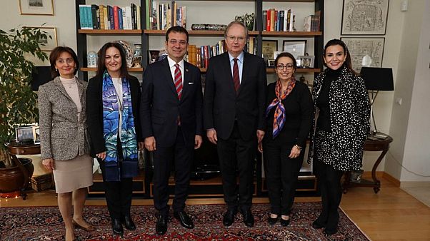 AB temsilcilerinin konuğu olan İmamoğlu: Türkiye Avrupa'nın bir parçası AB temsilcilerinin konuğu olan İmamoğlu: Türkiye Avrupa'nın bir parçası
