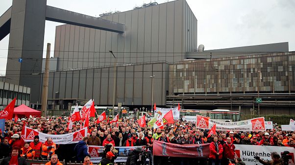 Thyssenkrupp: 6000 Stahlarbeiter demonstrieren für Erhalt ihrer Jobs Thyssenkrupp: 6000 Stahlarbeiter demonstrieren für Erhalt ihrer Jobs