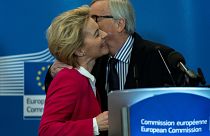 Juncker cede a Von der Leyen la 'campana' de la Unión Europea