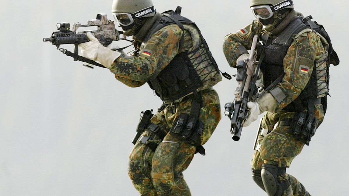 Forças especiais alemãs investigadas por neonazismo