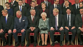 Queen Elisabeth II. mit den Staats- und Regierungschefs der Nato-Staaten