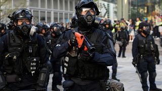 Hong Kong polisinden üniversite baskını: Binlerce molotof kokteyli, yüzlerce silah bulundu