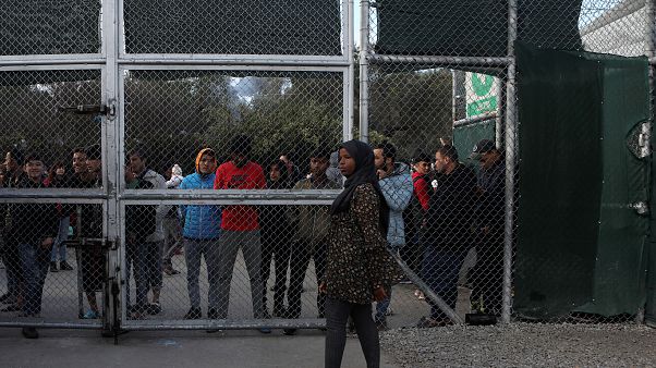 Προβληματισμός για τα κλειστά κέντρα υποδοχής προσφύγων στην Ελλάδα Προβληματισμός για τα κλειστά κέντρα υποδοχής προσφύγων στην Ελλάδα