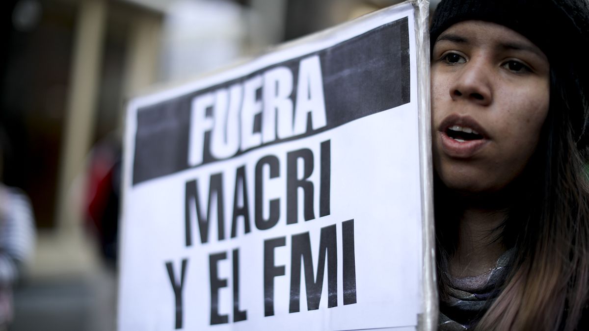 Denuncian al presidente argentino, Mauricio Macri, por el acuerdo de préstamo con el FMI