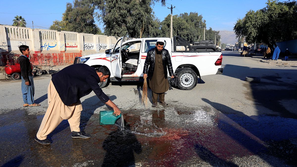 مقتل طبيب ياباني وخمسة آخرين بهجوم استهدف سيارته في جلال أباد في أفغانستان