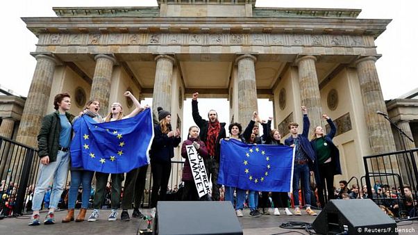 Greta Thunberg ve çevreci aktivistler Berlin'de gösteri yapıyor Greta Thunberg ve çevreci aktivistler Berlin'de gösteri yapıyor