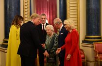 İngiltere Kraliçesi II. Elizabeth NATO liderleri için resepsiyon verdi