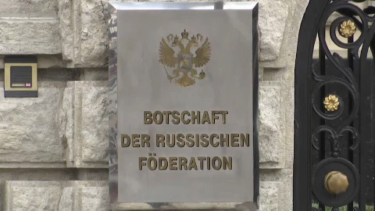 Berlin expulse deux diplomates russes