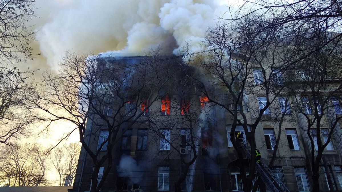 Крупный пожар в одесском колледже экономики, права и гостиничного бизнеса