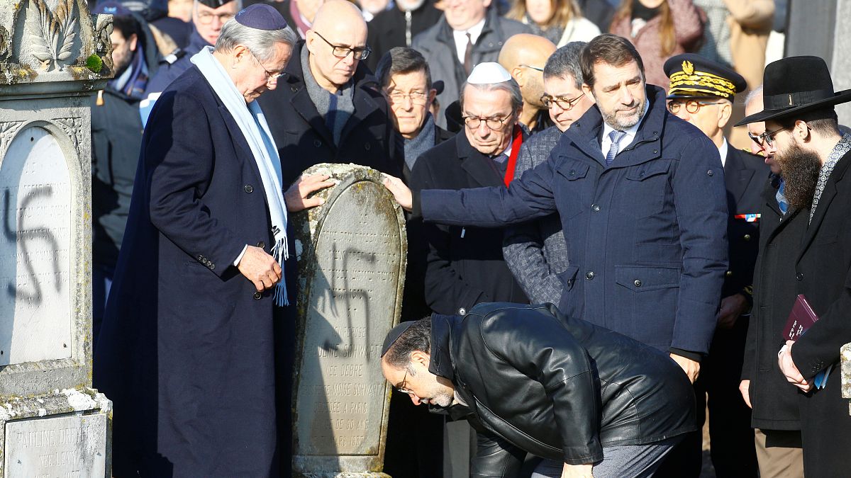 Fransa: Meclis Siyonizm karşıtlığını Yahudi düşmanlığı olarak saydı; Yahudi mezarlarına saldırıldı