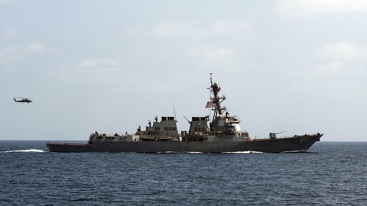 ناو آمریکایی قایق حامل قطعات موشک را به ظن ارتباط با ایران توقیف کرد