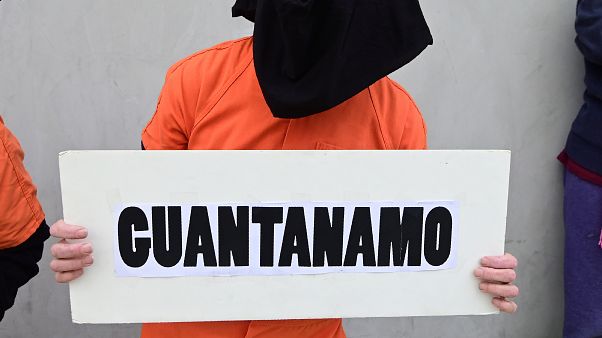 Guantanamo mahkumu CIA'in işkence yöntemlerini resmetti Guantanamo mahkumu CIA'in işkence yöntemlerini resmetti