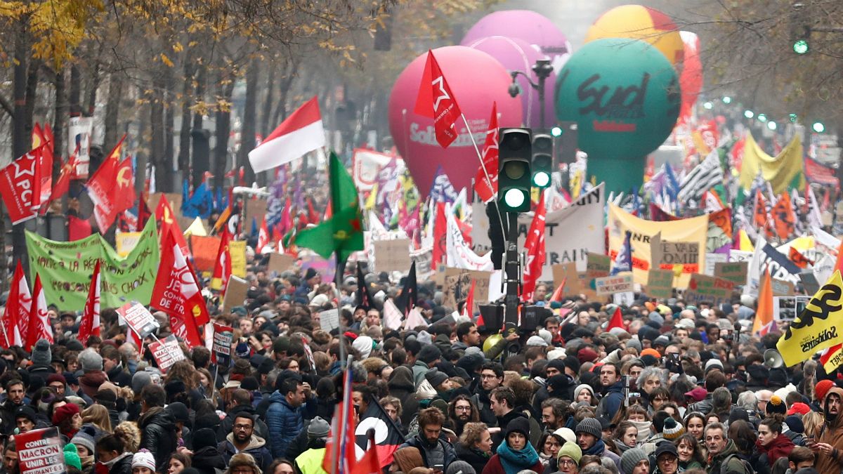 اصلاح نظام بازنشستگی در فرانسه؛ اعتصاب گسترده و تظاهرات مخالفان