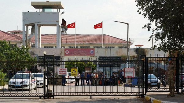 Türkiye'de 100 bin kişi başına düşen tutuklu sayısı 323'e yükseldi Türkiye'de 100 bin kişi başına düşen tutuklu sayısı 323'e yükseldi