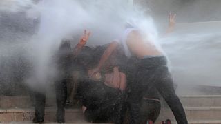 الشرطة التركية تستخدم خراطيم المياه لتفريق محتجين أكراد في ديار بكر 