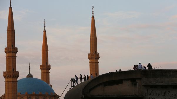 تسجيل عدة حالات انتحار في لبنان.. وتزايد غضب الشارع ضدّ السلطة تسجيل عدة حالات انتحار في لبنان.. وتزايد غضب الشارع ضدّ السلطة