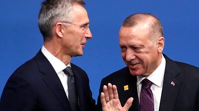 الرئيس التركي طيب رجب أدلاوغان رفقة الأمين العام لحلف الناتو ينس ستولتنبرغ