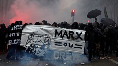 I sindacati di Francia espugnano la piazza