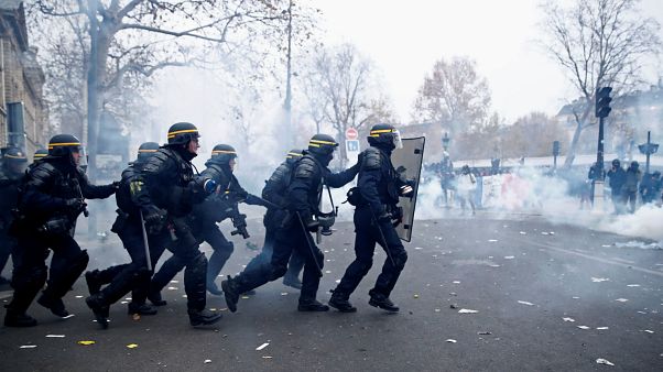 Confrontos e dezenas de detidos em Paris Confrontos e dezenas de detidos em Paris