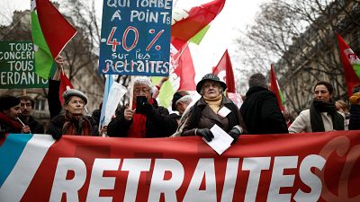 Nuove date, nuove mobilitazioni. In Francia la protesta non va in pensione