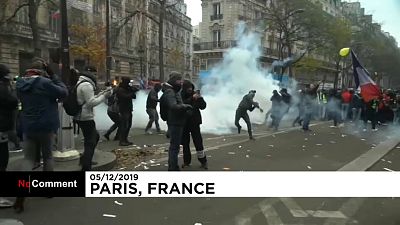 Violencia en París en una de las huelgas generales más secundadas en décadas