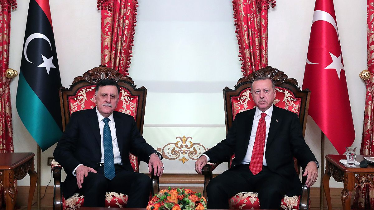 Le président turc Recep Tayyip Erdogan et le Premier ministre libyen Fayez al-Sarraj