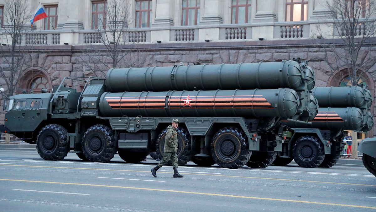 Rusya'nın başkenti Moskova'da zafer bayramı geçit töreninde yer alan S-400 hava savunma sistemi