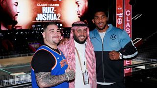 الملاكمان أندي رويز وأنتوني جوشوا والأمير السعودي خالد بن سلمان آل سعود