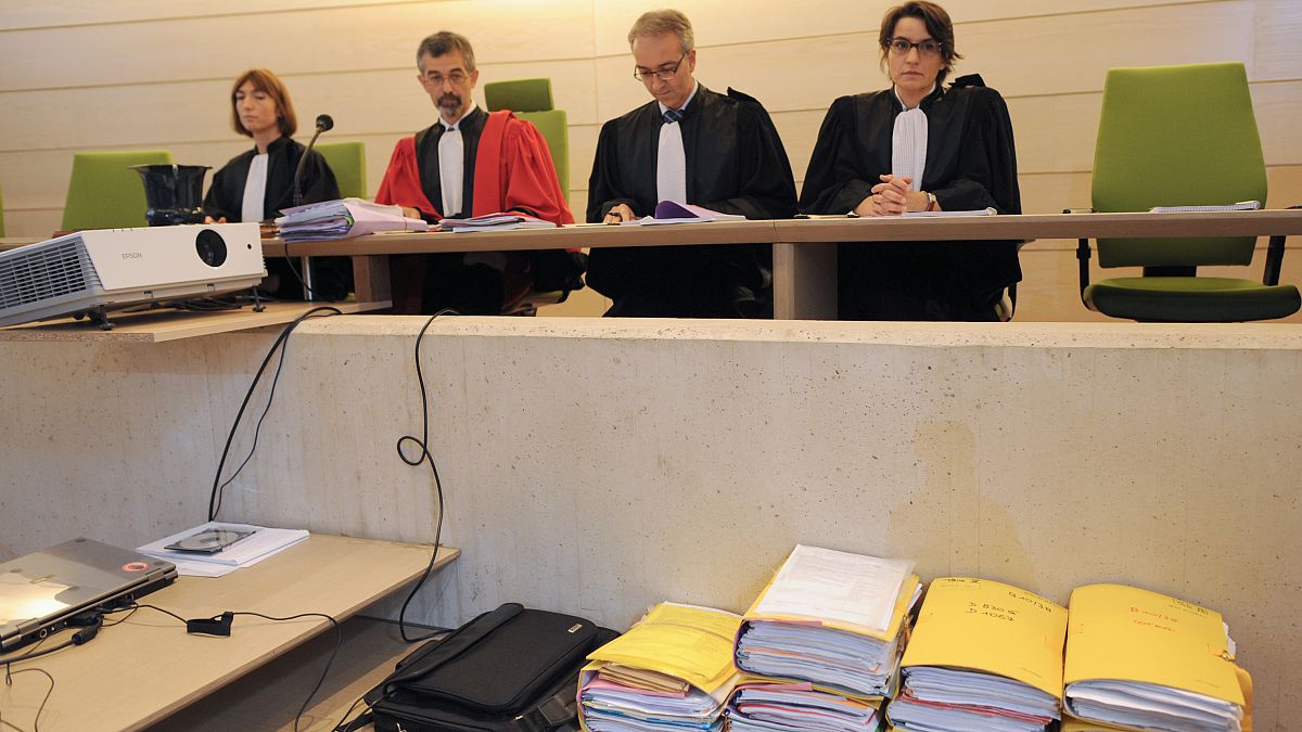 Paris istinaf mahkemesi Suriye’ye giden 2 IŞİD üyesine verilen mahkumiyeti düşürdü