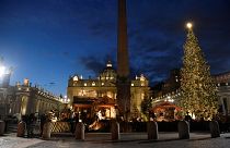 Vatikan'da Noel hazırlığı: Aziz Petrus Meydanı ışıl ışıl