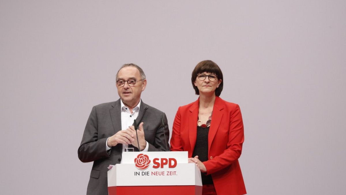 SPD eş genel başkanlıklarına Norbert Walter-Borjans ve Saskia Esken seçildi