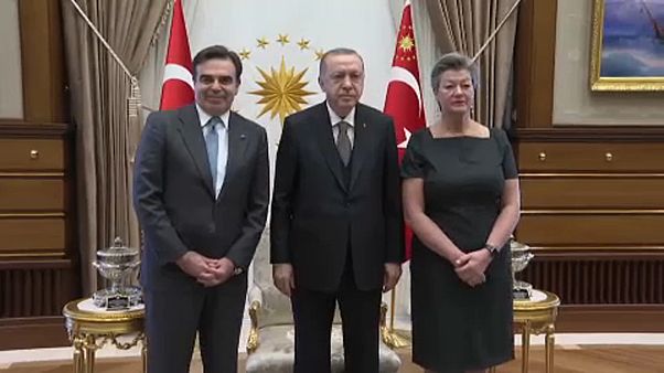 Για το προσφυγικό συζήτησαν Σχοινάς και Γιόχανσον με τον Ερντογάν Για το προσφυγικό συζήτησαν Σχοινάς και Γιόχανσον με τον Ερντογάν