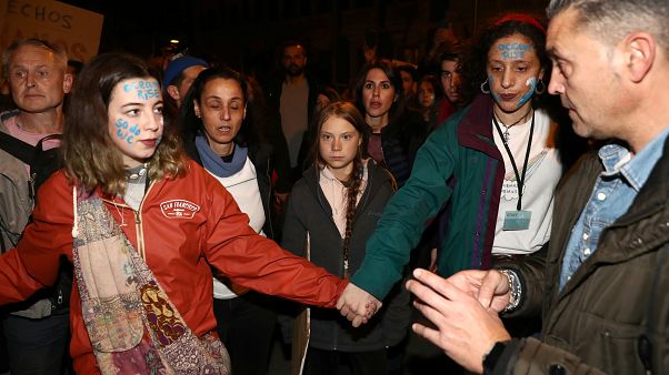 Há muitas "Gretas" em Madrid: Jovens viajam até à capital pelo clima Há muitas "Gretas" em Madrid: Jovens viajam até à capital pelo clima