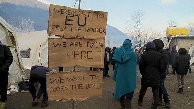 شاهد: الأوضاع البائسة في مخيم للمهاجرين في البوسنة قررت السلطات إزالته