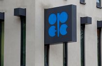 السعودية وروسيا تنجحان في زيادة تخفيضات إنتاج النفط بمقدار 500 ألف برميل يوميا