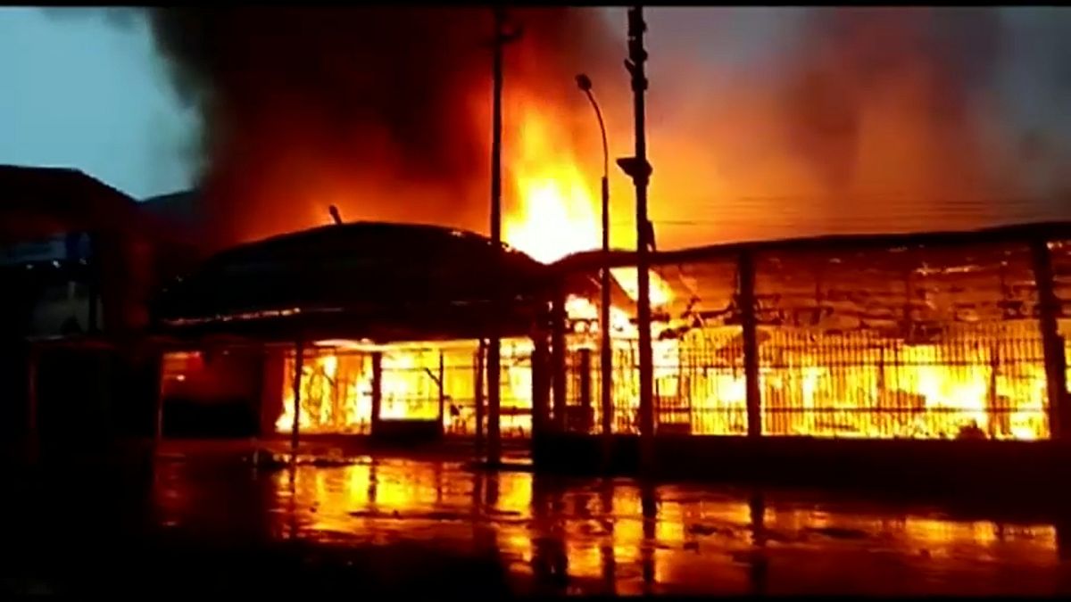 Un incendio reduce a cenizas un mercado de un centenar de puestos en Perú