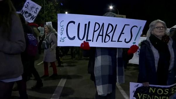 Umweltschützer marschieren durch Madrid - auch Greta Thunberg dabei Umweltschützer marschieren durch Madrid - auch Greta Thunberg dabei