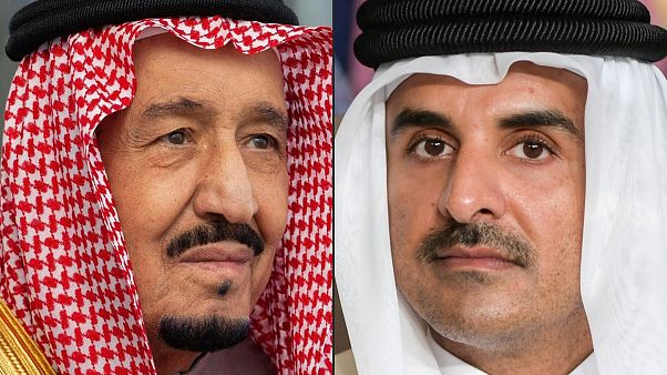 العاهل السعودي سلمان بن عبد العزيز وأمير قطر الشيخ تميم بن حمد آل ثاني في القمة العربية بتونس. 31/03/2019 العاهل السعودي سلمان بن عبد العزيز وأمير قطر الشيخ تميم بن حمد آل ثاني في القمة العربية بتونس. 31/03/2019