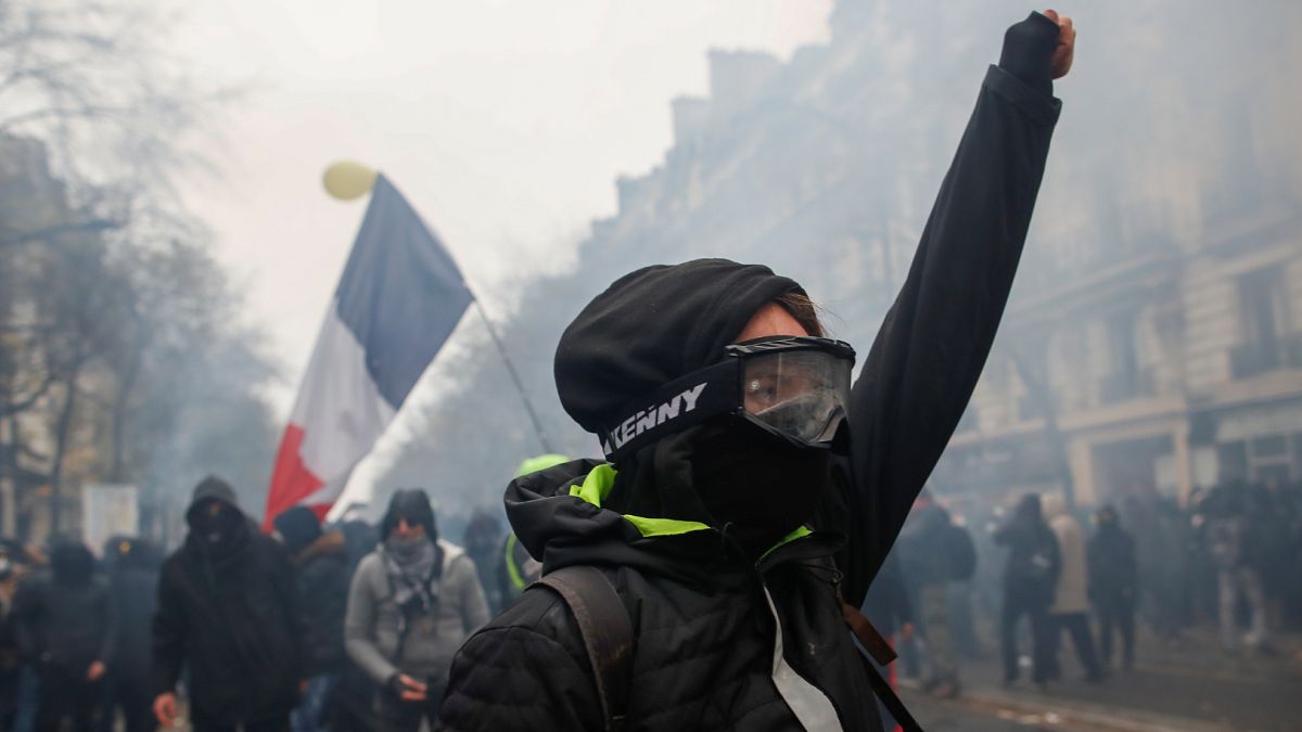 Fransa'da emeklilik reformuna karşı genel greve gidildi